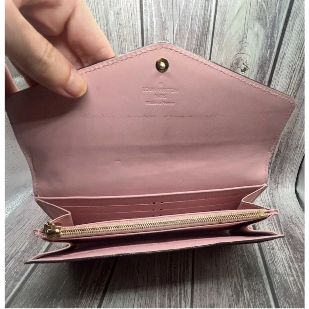 LOUIS VUITTON Portefeuille Sarah Zip Wallet Monogram Vernis Rose Pink Ballerine